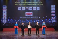 Ông Ngô Việt Phương – Phó tổng giám đốc Kinh doanh Dai-ichi Life Việt Nam nhận giải “Top 10 Nhãn hiệu nổi tiếng Việt Nam 2024” 