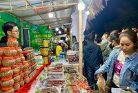 Khu trưng bày giới thiệu sản phẩm OCOP tiêu biểu 4 sao, 5 sao tại Festival nông sản Hà Nội lần thứ 2 năm 2024. Ảnh: Nguyễn Linh