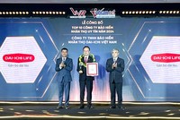 Ông Yoshihito Takahama – Phó Tổng Giám đốc Điều hành kiêm Phó Tổng Giám đốc Hành chính Tổng hợp Dai-ichi Life Việt Nam nhận giải thưởng “Top 10 Công ty bảo hiểm Nhân thọ uy tín 2024” 