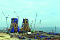 Thi công chân đế điện gió ngoài khơi tại cảng PTSC Vũng Tàu