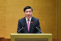 Tổng thư ký Quốc hội Bùi Văn Cường trình bày báo cáo.