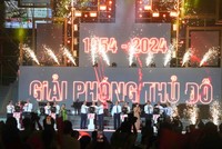 Các đại biểu thực hiện nghi thức khai mạc Chương trình "Những ngày Hà Nội tại TP.HCM"