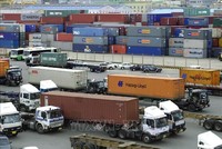 Cảng hàng hóa Busan, Hàn Quốc. Ảnh: AFP/TTXVN