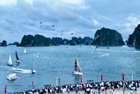 Nhiều màn trình diễn hấp dẫn của các loại hình thể thao mặt nước và trên không tại lễ hội. Ảnh: Báo Quảng Ninh