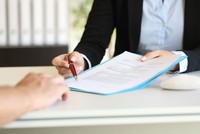 Với việc Thông tư 34/2024/TT-NHNN được ban hành, những băn khoăn về việc cấm bán bảo hiểm qua ngân hàng đã được giải tỏa