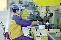 Công ty TNHH Sản xuất và Thương mại Dulico chuyên sản xuất các thiết bị bằng đồng. Ảnh: Đức Thanh