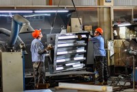 Tỷ lệ sinh thấp và tuổi nghỉ hưu tương đối sớm đồng nghĩa rằng dân số trong độ tuổi lao động ở Trung Quốc sẽ tiếp tục giảm. Ảnh: AFP