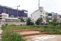 Chưa có bảng giá đất mới, nên hàng trăm giao dịch bất động sản ở TP.HCM bị tắc thủ tục sang tên 