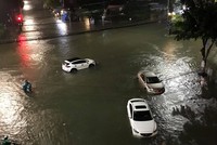 Một số khu vực tại Thành phố Quảng Ngãi, tỉnh Quảng Ngãi xảy ra ngập nặng khi có mưa lớn. Ảnh: P.V