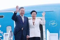 Tổng Bí thư, Chủ tịch nước Tô Lâm và Phu nhân tại sân bay quốc tế John F. Kennedy ở thành phố New York. (Ảnh: TTXVN)