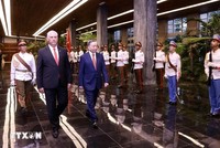 Tổng Bí thư, Chủ tịch nước Tô Lâm và Bí thư thứ nhất Đảng Cộng sản Cuba, Chủ tịch Cuba Miguel Díaz-Canel Bermudez duyệt Đội danh dự. Ảnh: Lâm Khánh/TTXVN 