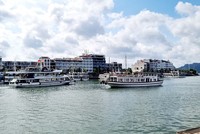 Cảng tàu quốc tế Tuần Châu, nơi đưa đón lượng du khách rất lớn trong hành trình thăm quan vịnh Hạ Long. Ảnh: Quỳnh Nga