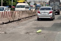 Quốc lộ 51 đoạn qua TP. Biên Hòa hư hỏng trầm trọng từ lâu chưa được khắc phục. Ảnh: Minh Thành, Báo Đồng Nai.
