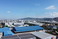 Các cơ sở sản xuất lắp đặt điện mặt trời trên mái nhà xưởng ở Khu công nghiệp Hòa Khánh, Đà Nẵng. Ảnh: P.V