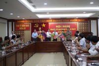 Lãnh đạo tỉnh Bình Định chúc mừng các cán bộ vừa được chuẩn y, điều động. Ảnh: T.Đ.