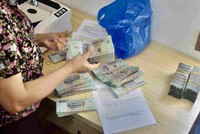 Việc thanh toán qua chuyển khoản sẽ giúp các cơ quan chức năng dễ thu thập nguồn dữ liệu về giá bán. Ảnh: Thanh Vũ