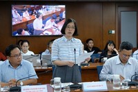 Bà Tô Thị Kim Thoa, Trưởng phòng Doanh nghiệp, Kinh tế tập thể và Tư nhân (Sở Kế hoạch và Đầu tư TP.HCM) thông tin tại buổi họp báo. Ảnh: Trọng Tín