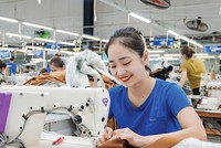 Một số doanh nghiệp dệt may bắt đầu sử dụng điện mặt trời mái nhà để giảm chi phí điện 