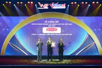 Ông Takahama Yoshihito - Phó tổng giám đốc Điều hành kiêm Phó tổng giám đốc Hành chính Tổng hợp Dai-ichi Life Việt Nam nhận giải “Top 50 Doanh nghiệp Lợi nhuận xuất sắc Việt Nam 2024”