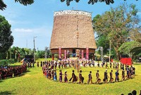 Định hướng phát triển hình thức du lịch cộng đồng theo hướng chuyên nghiệp hoá, tiến tới hình thành Làng nghề du lịch cộng đồng. 