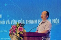 Ông Lê Tự Lực, Phó giám đốc Trung tâm Xúc tiến Đầu tư, Thương mại, Du lịch Hà Nội phát biểu khai mạc. Ảnh: Linh Nguyễn