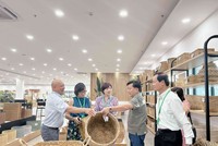 Phát triển vùng nguyên liệu để tăng khả năng cạnh tranh khi xuất khẩu sản phẩm thủ công mỹ nghệ.