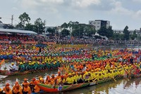 Sôi động đường đua ghe Ngo Sóc Trăng 