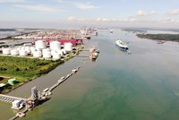 Các dự án mới của doanh nghiệp nhà nước được triển khai và thực hiện rất ít trong giai đoạn vừa qua, kéo theo hệ quả là năng lực cạnh tranh của khu vực này bị ảnh hưởng không nhỏ. Trong ảnh: Kho cảng LNG, một trong những công trình trọng điểm quốc gia, được khánh thành tháng 10/2023 