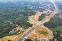 Tuyến cao tốc Tuyên Quang - Phú Thọ trước ngày thông xe.