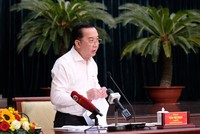 Ông Trần Thế Thuận, Giám đốc Sở Văn hoá và Thể thao TP.HCM trả lời chất vấn. Ảnh: Trọng Tín.