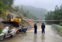 Quảng Ngãi kiến nghị Chính phủ hỗ trợ 1.280 tỷ để khắc phục hậu quả thiên tai, sạt lở trên địa bàn tỉnh. 