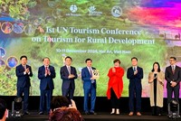 Tổ chức Du lịch Liên Hợp Quốc (UN Tourism) đã trao danh hiệu Làng du lịch tốt nhất cho làng rau Trà Quế (Hội An, Quảng Nam).