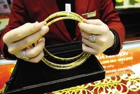 Giá vàng sẽ còn một nhịp tăng nữa vào năm 2025 khi Fed tiếp tục giảm lãi suất. Ảnh: Đức Thanh 