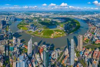 Chủ tịch UBND TP.HCM yêu cầu cần tập trung nguồn lực hiện thực hóa mục tiêu tăng trưởng tổng sản phẩm trên địa bàn Thành phố năm 2025 trên 10%. Ảnh: Lê Toàn.