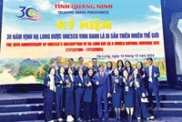 Tập thể Ban Quản lý vịnh Hạ Long - những con người luôn thể hiện trách nhiệm cao với công tác bảo tồn, khai thác, phát huy giá trị vịnh Hạ Long (Ảnh: Ban quản lý vịnh Hạ Long) 