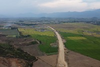 Khánh Hòa đang gặp một số khó khăn khi tách dự án bồi thường, hỗ trợ, tái định cư, giải phóng mặt bằng ra khỏi dự án đầu tư vì hiện tại chưa có quy định cụ thể về nội dung hồ sơ Báo cáo nghiên cứu khả thi Dự án Bồi thường, giải phóng mặt bằng. 