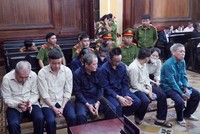 Các bị cáo tại toà.