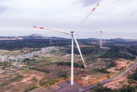 Để phát huy tiềm năng lớn của các nguồn năng lượng tái tạo, như điện gió, điện mặt trời, cần có cơ chế đồng bộ và khả thi. Ảnh: Đức Thanh 