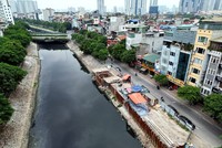 Với chiều dài 13,4 km, ngày nay Tô Lịch chỉ còn là hệ thống thoát nước thải của Thành phố, mỗi ngày hứng khoảng 150.000 m3 nước thải từ các khu dân cư.