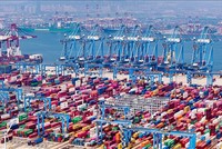 Quang cảnh cảng hàng hóa ở Thanh Đảo, tỉnh Sơn Đông, Trung Quốc ngày 3/7/2024. (Ảnh: THX/TTXVN)