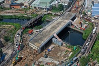 Dự án cầu Tân Kỳ, Tân Quý đang thi công các hạng mục còn lại 2 bên đầu cầu - Ảnh: Lê Minh