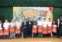 Bộ trưởng Bộ Kế hoạch và Đầu tư thăm, tặng quà các đối tượng chính sách tại Ninh Thuận 