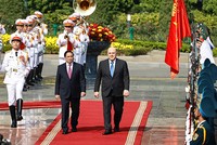 Thủ tướng Phạm Minh Chính đón, hội đàm với Thủ tướng Nga Mikhail Mishustin 