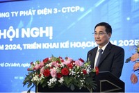 Ông Lê Văn Danh – Thành viên HĐQT, Tổng giám đốc Tổng công ty Phát điện 3 báo cáo tại Hội nghị