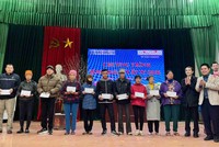 Báo Đầu tư đồng hành Quỹ Thiện tâm trao 100 suất quà Tết tại Thái Bình 