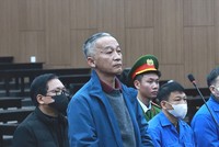 Cựu Chủ tịch UBND tỉnh Lâm Đồng Trần Văn Hiệp khai báo về hành vi nhận hối lộ 4,2 tỷ đồng.