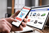 Luật Thương mại điện tử đang được đề nghị xây dựng sẽ quy định chặt hơn với người tham gia bán hàng online. 