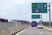 Người điều khiển xe cơ giới trên 6 tuyến cao tốc dự kiến đưa vào thu phí hiện rất quan tâm tới mức phí sử dụng đường cao tốc. Trong ảnh: Tuyến cao tốc Mai Sơn - Quốc lộ 45 