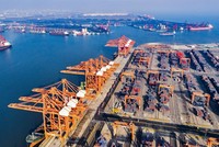 Quang cảnh cảng hàng hóa tại tỉnh Hà Bắc, Trung Quốc. Ảnh: THX/TTXVN