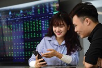 Thị trường chứng khoán năm 2025 có kịch bản tích cực, với kỳ vọng về đầu tư công, tăng trưởng kinh tế và nâng hạng